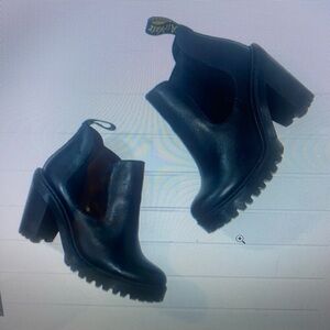 Dr. Martens Hurston Heeled Pull On Leather Chelsea Boot